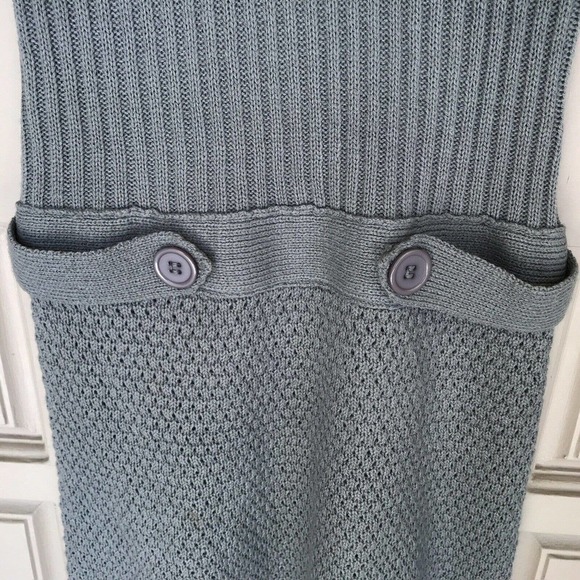 Too Hot Sweater SzS Gray Acrylic Cap Sleeves Tab Details Pull Over Pre-Own - Picture 5 of 13